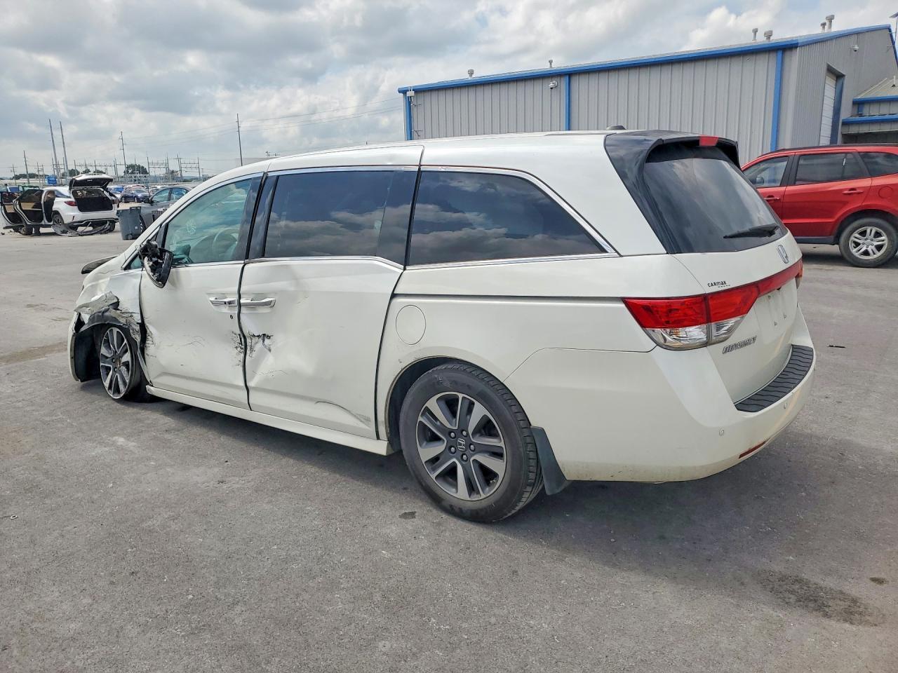 2016 Honda Odyssey Touring - Фото 2