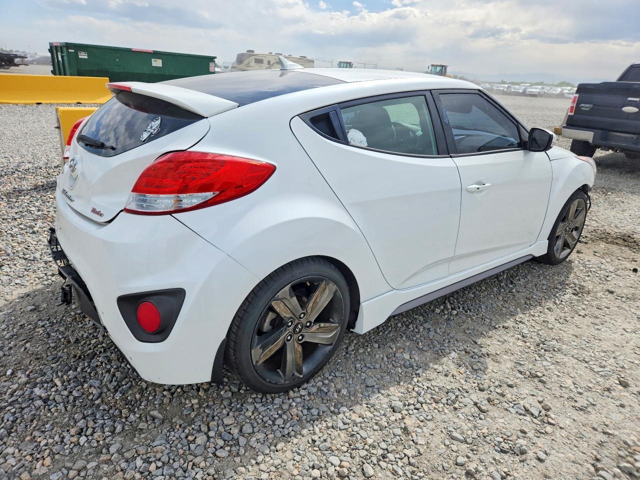 2015 Hyundai Veloster Turbo - Image 3