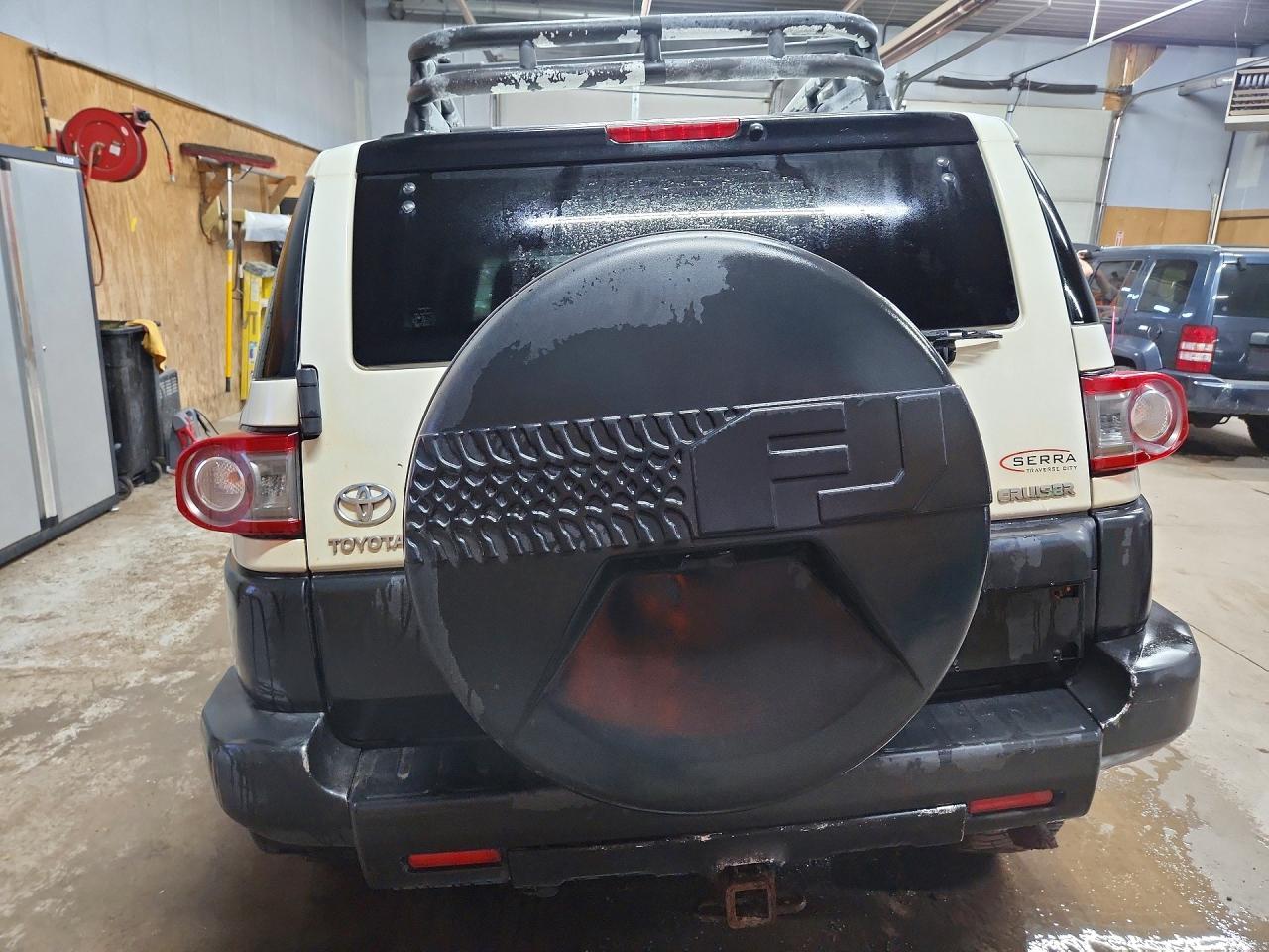2014 Toyota Fj Cruiser Base - Image 6