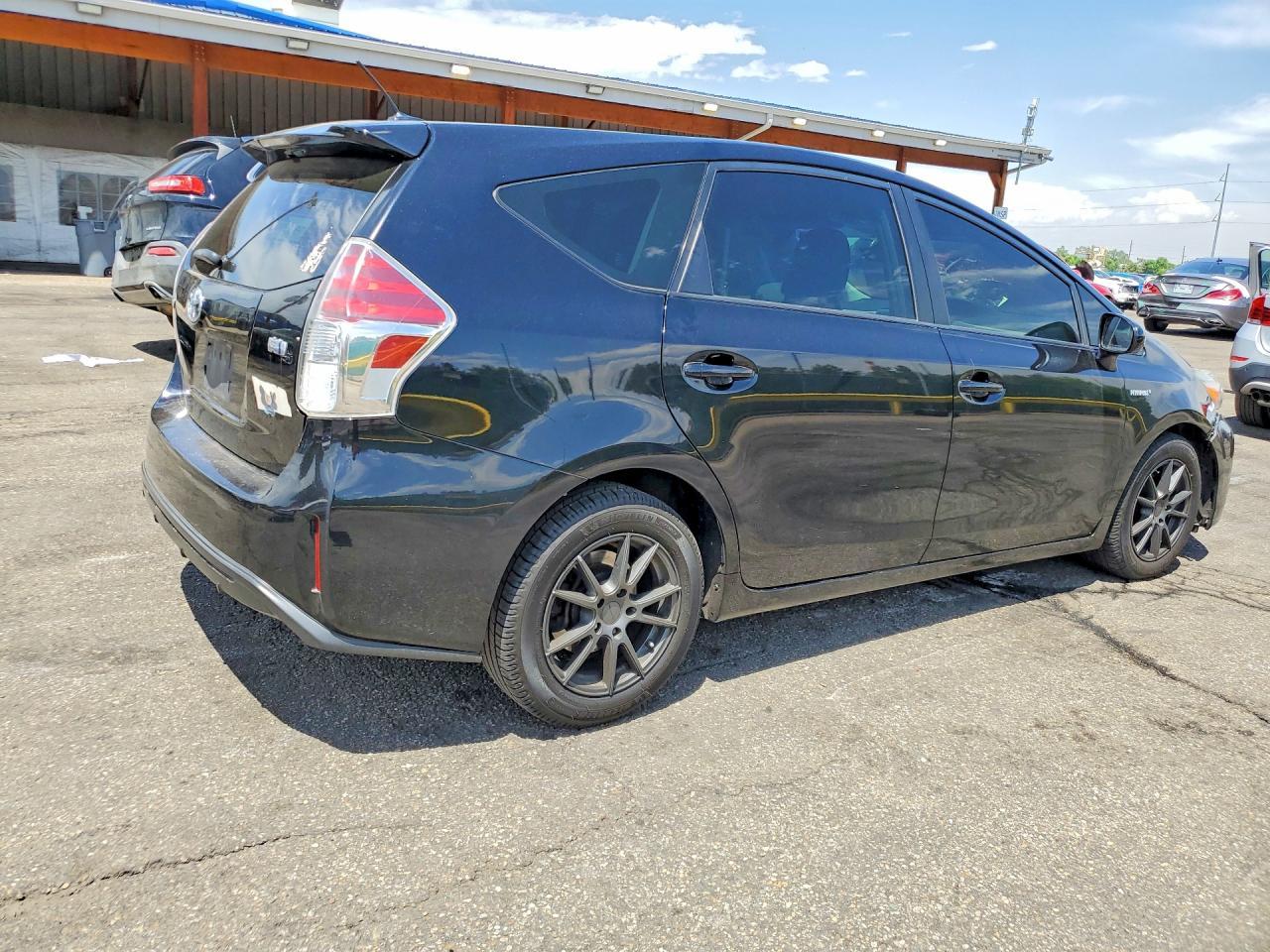 2017 Toyota Prius V Three - Image 3