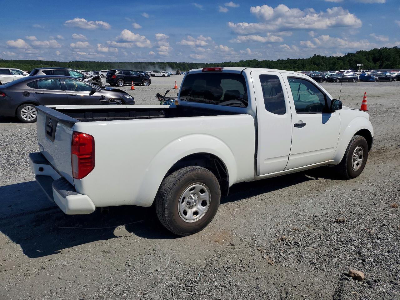2018 Nissan Frontier S - Image 3