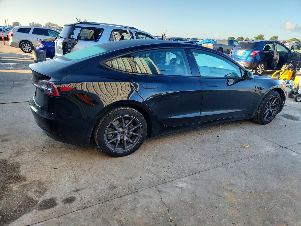 2022 Tesla Model 3 - Image 3