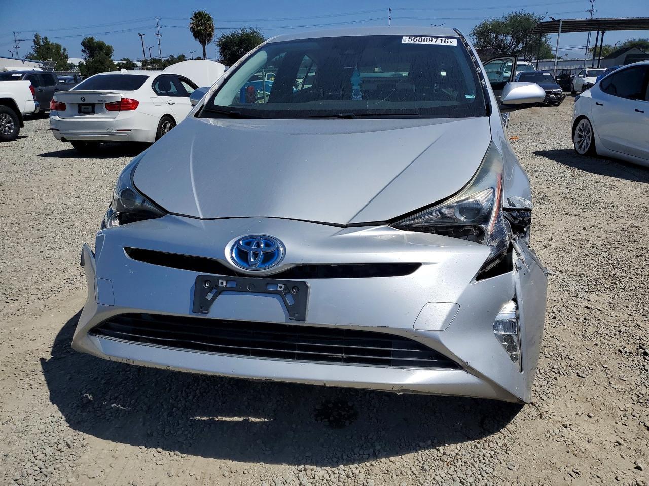 2016 Toyota Prius Three Touring - Фото 5