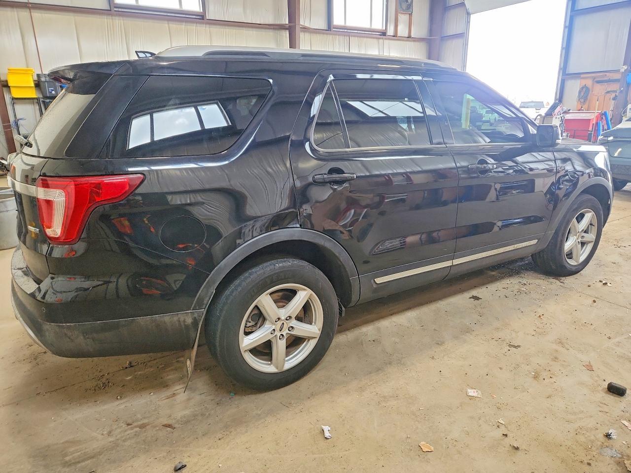 2017 Ford Explorer Xlt - Фото 3