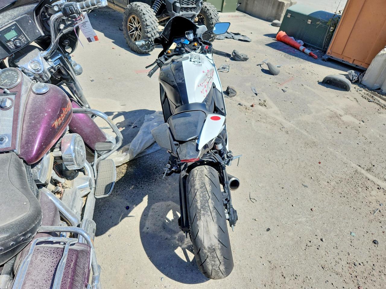 2025 Yamaha Yzfr7 - Фото 4