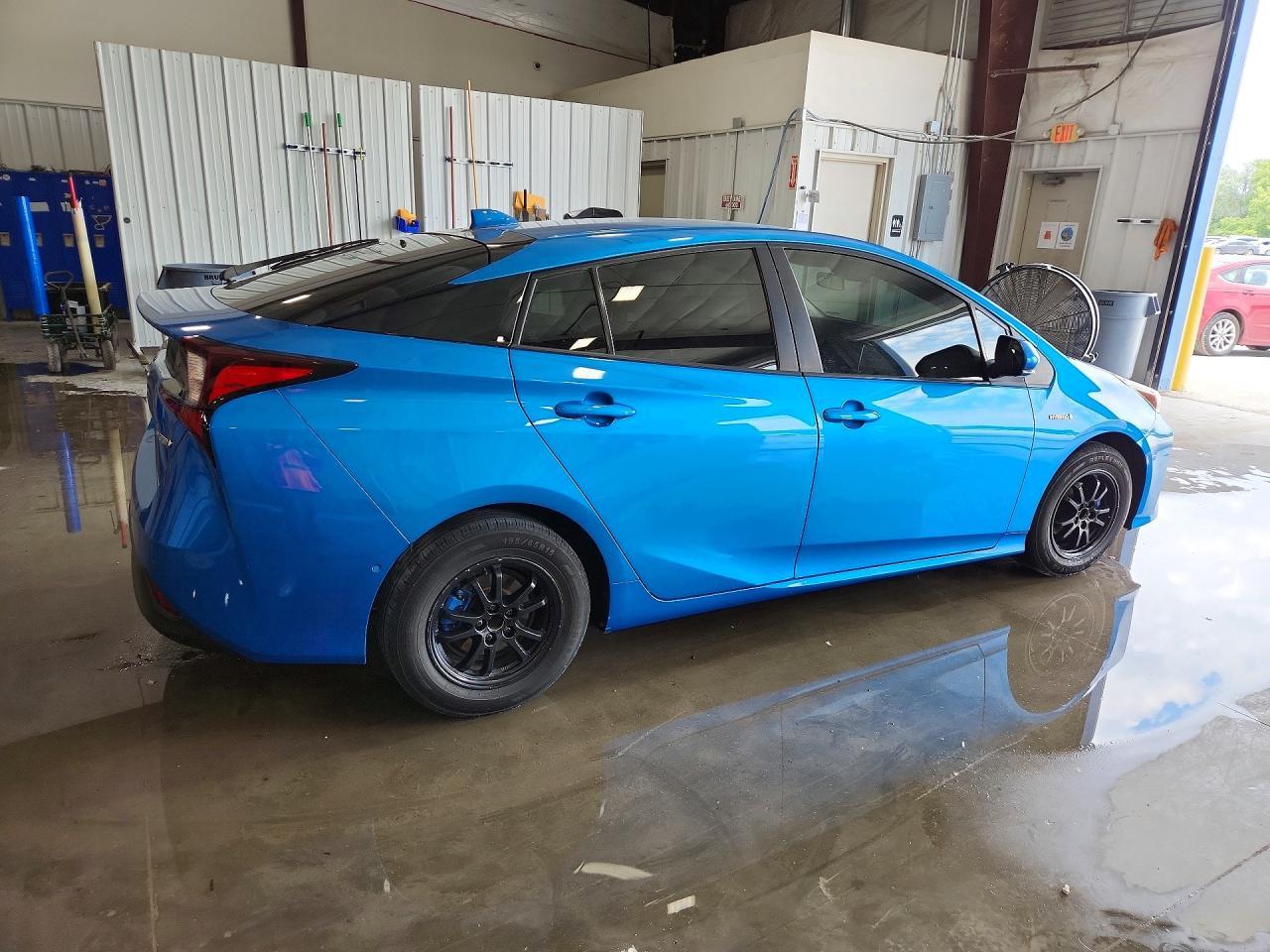 2022 Toyota Prius Le - Фото 3