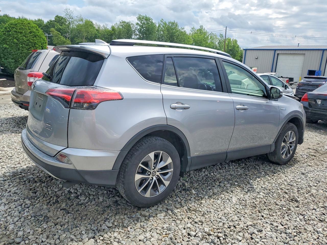 2018 Toyota Rav4 Hybrid Xle - Image 3