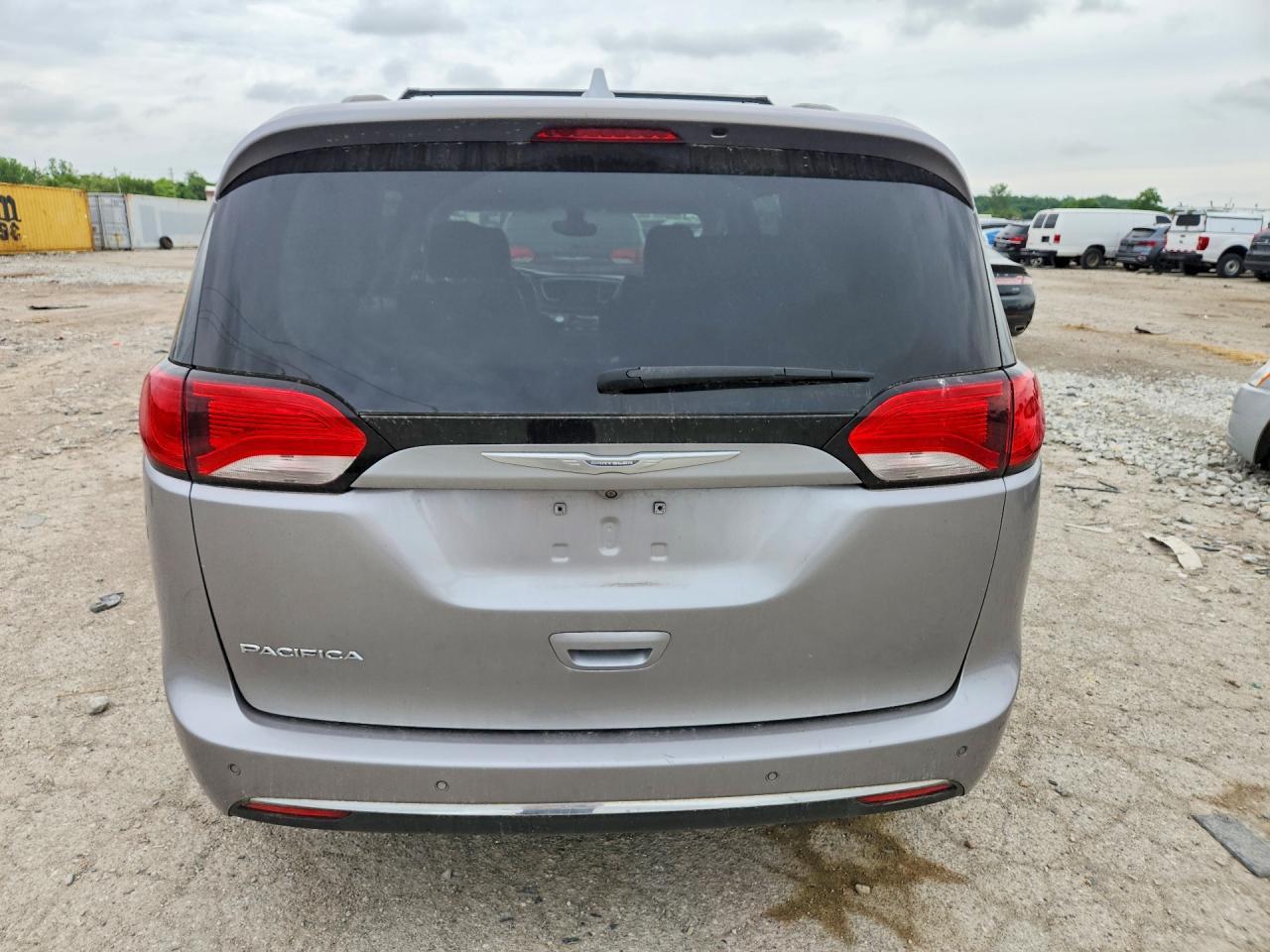 2017 Chrysler Pacifica Touring L - Фото 6