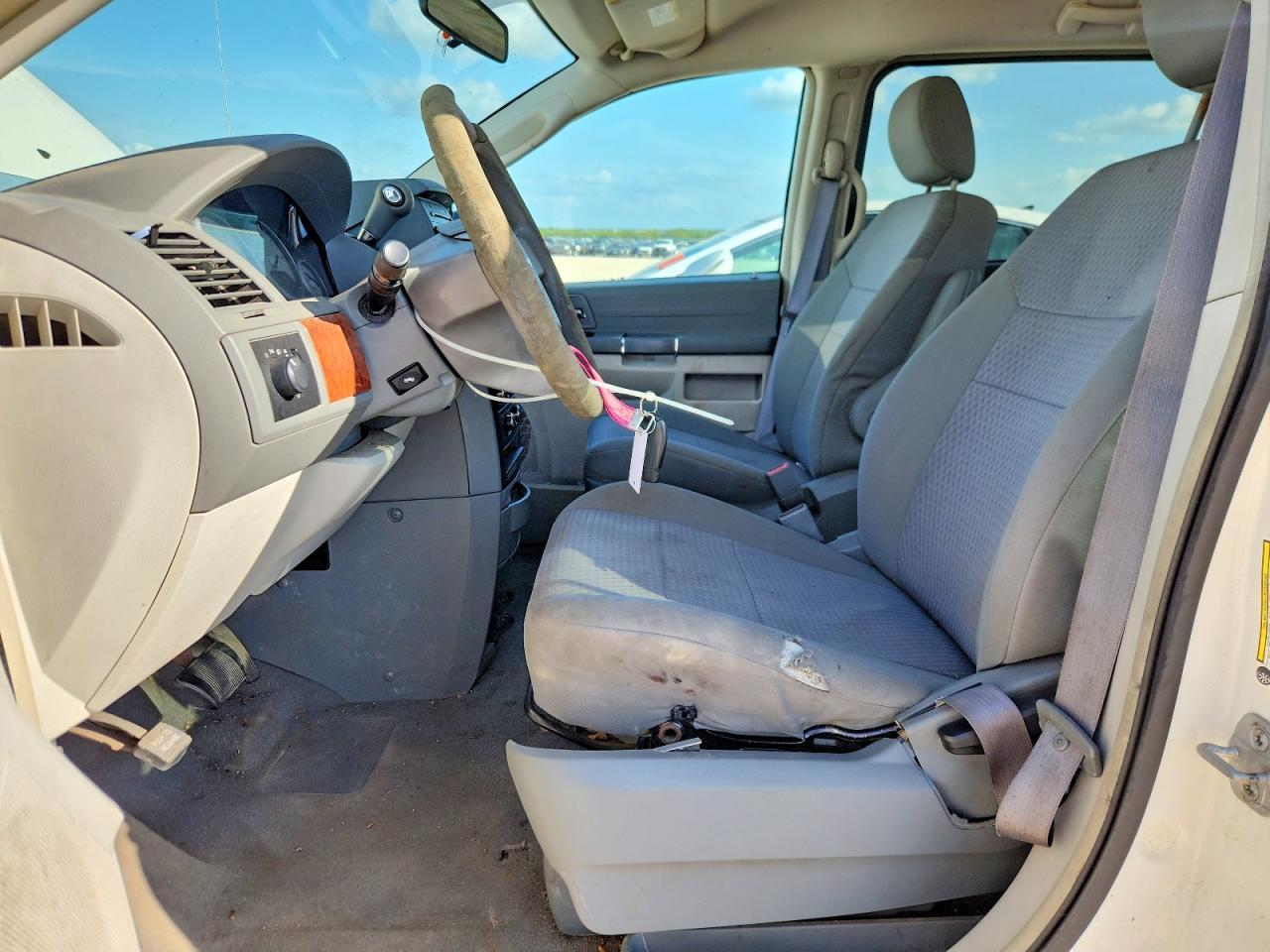 2008 Chrysler Town & Country Lx - Фото 7