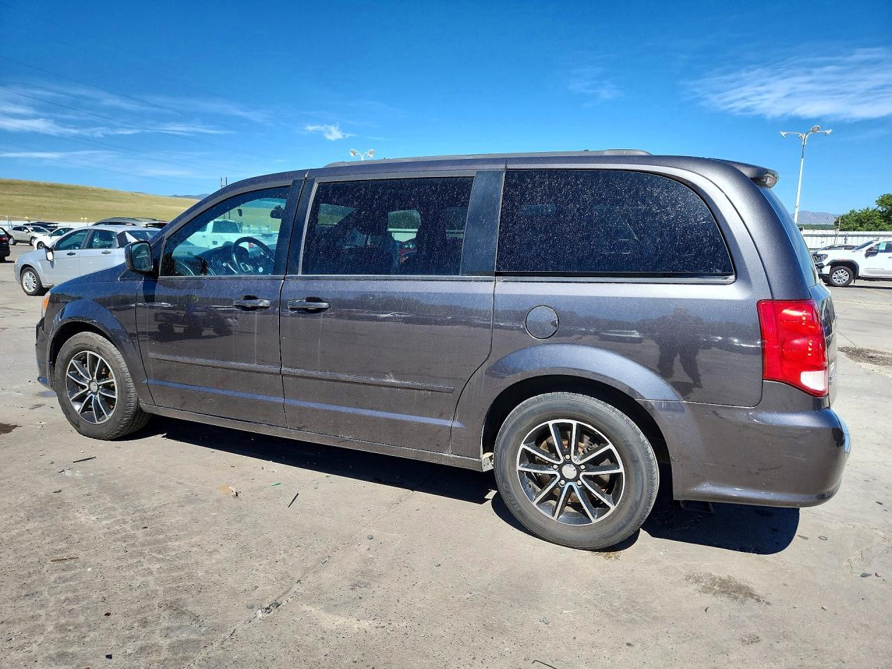 2016 Dodge Grand Caravan R - Image 2