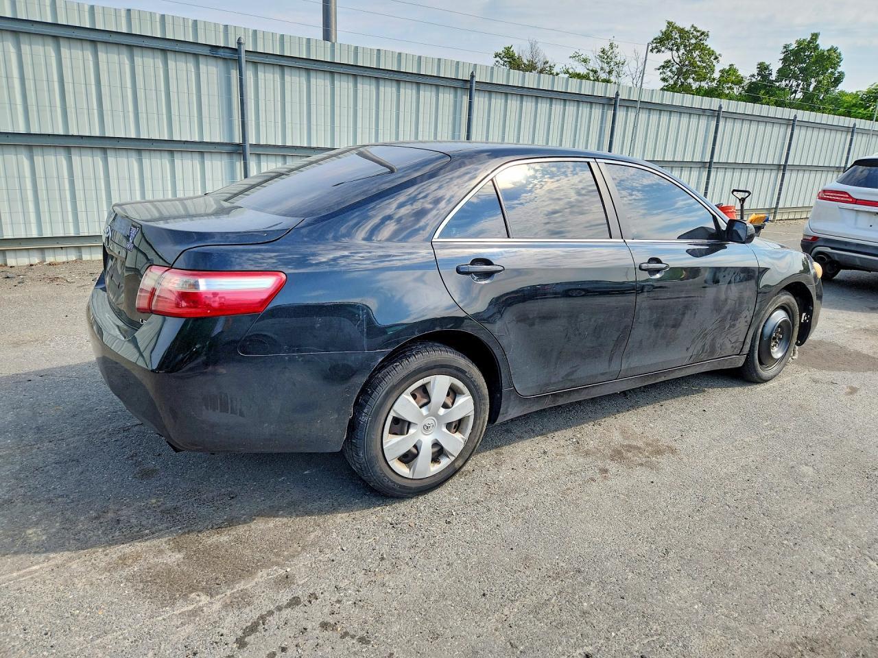 2009 Toyota Camry Le - Фото 3