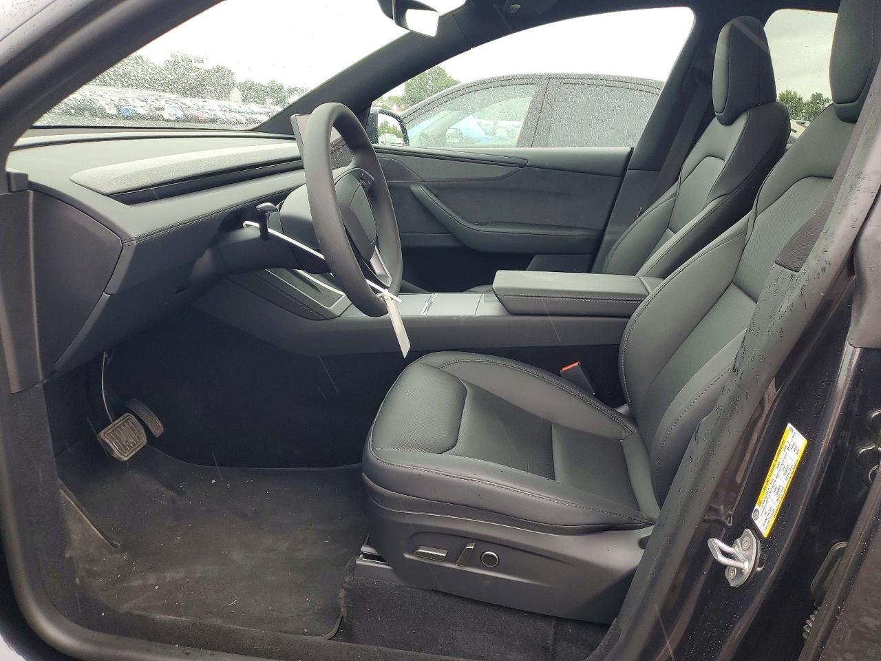 2026 Tesla Model Y - Фото 7