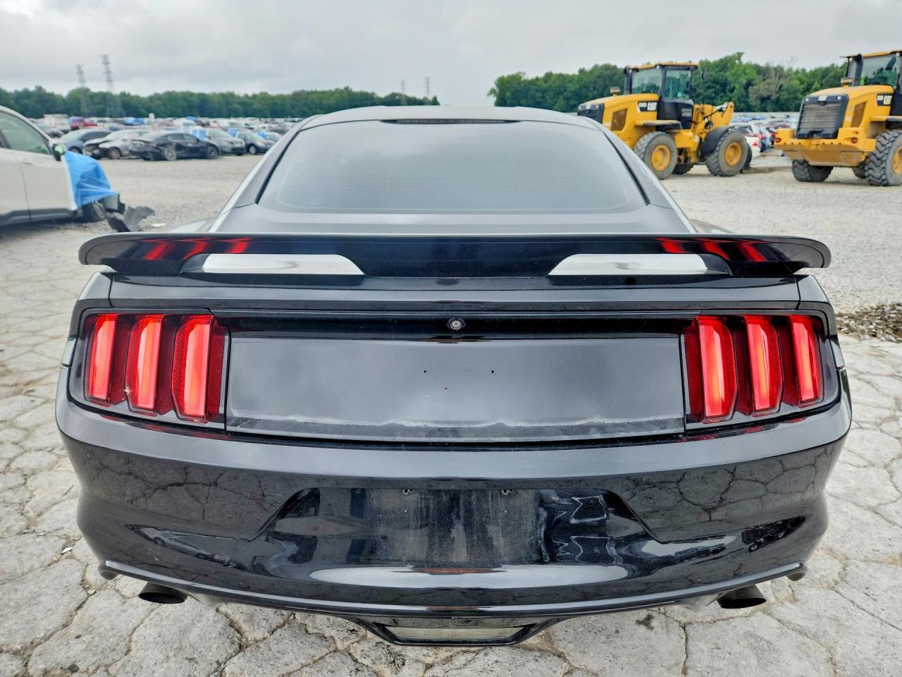 2015 Ford Mustang - Фото 6