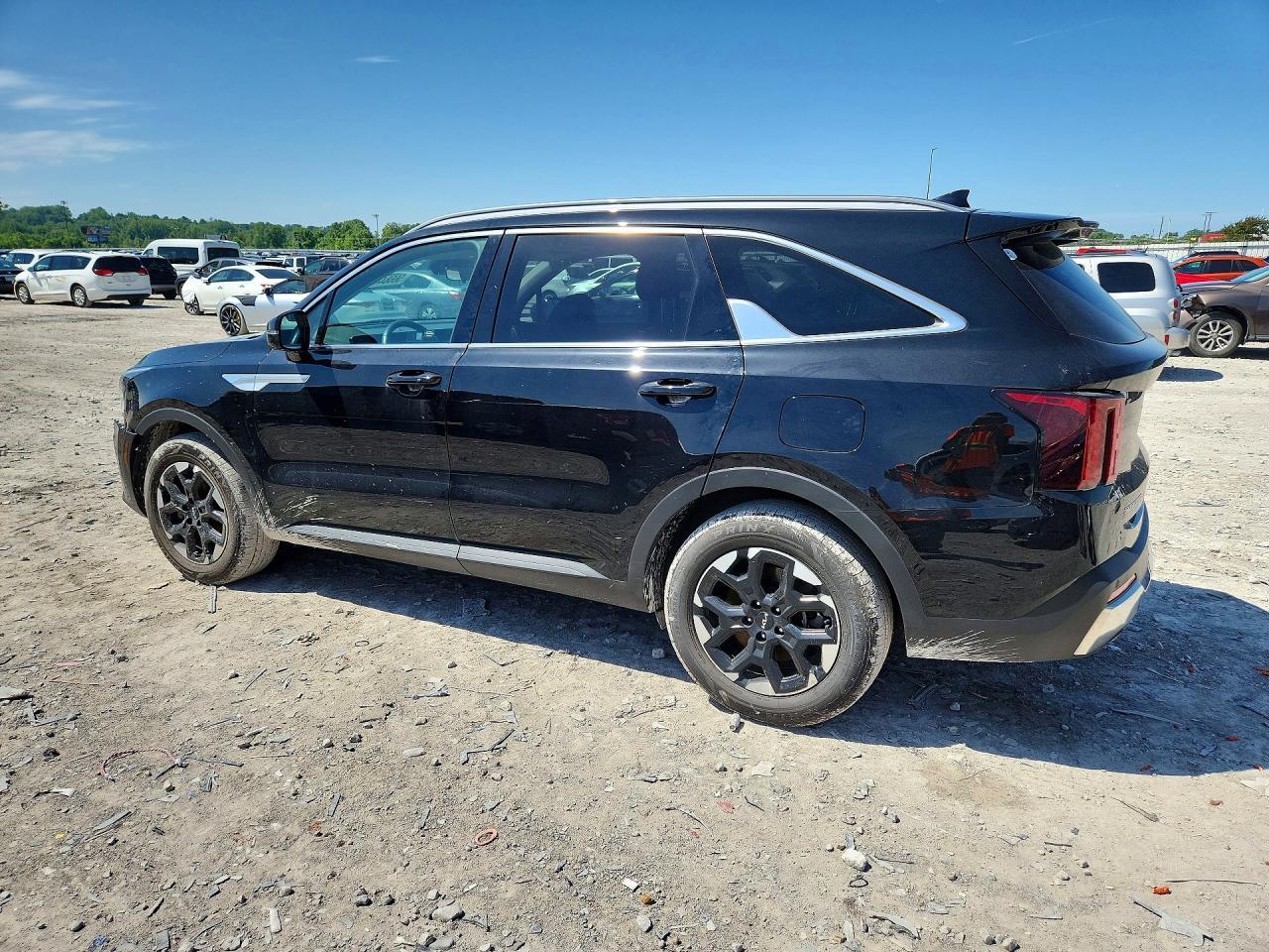 2025 Kia Sorento S - Фото 2