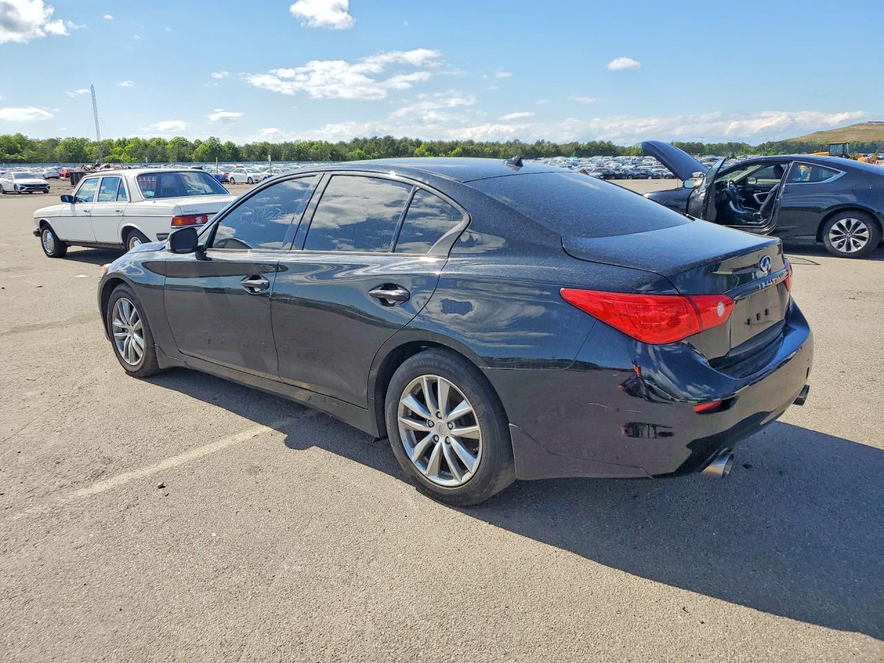2016 Infiniti Q50 Premium - Image 2