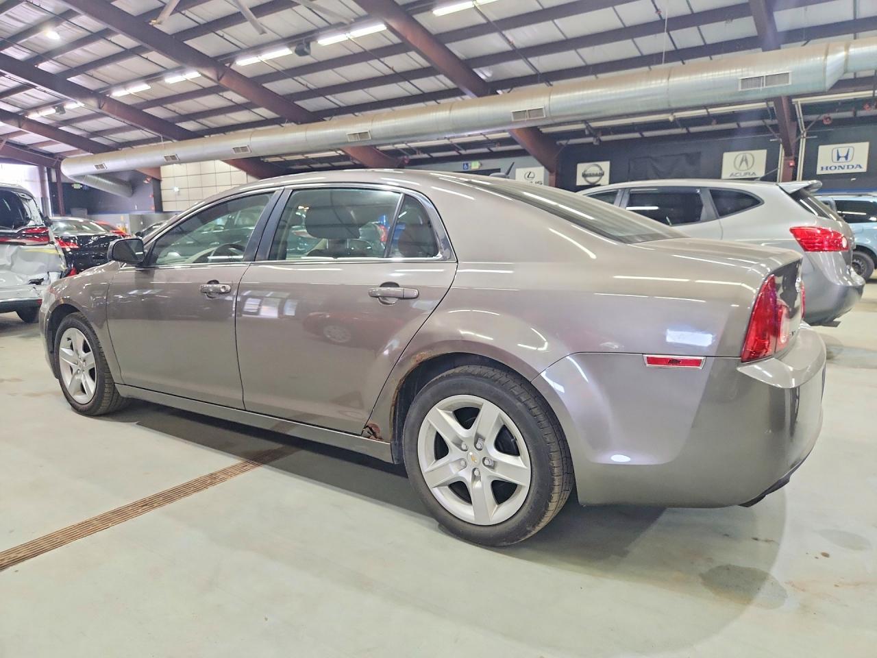2011 Chevrolet Malibu Ls - Фото 2