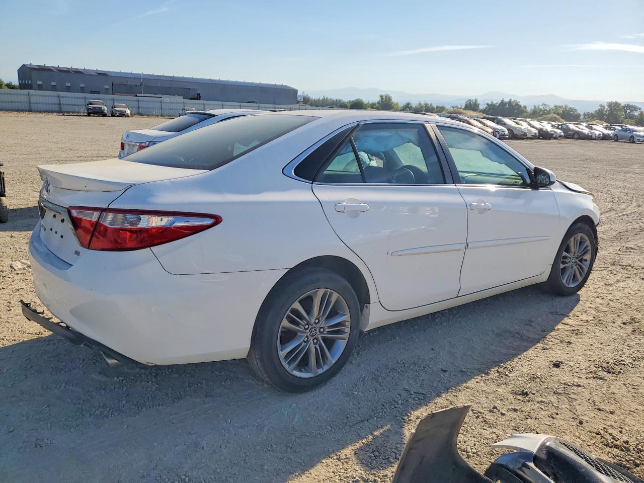 2015 Toyota Camry Se - Фото 3