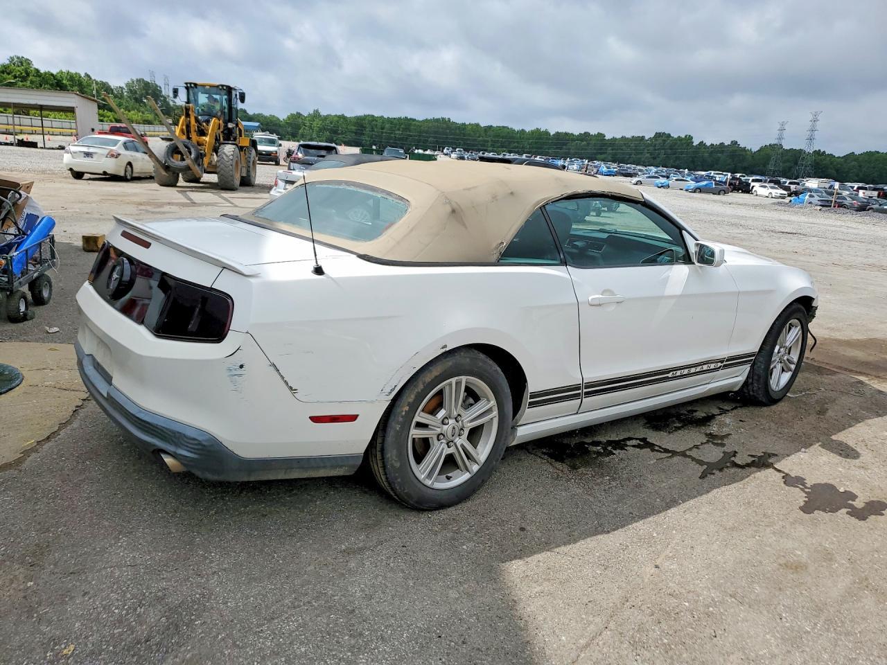 2010 Ford Mustang - Фото 3