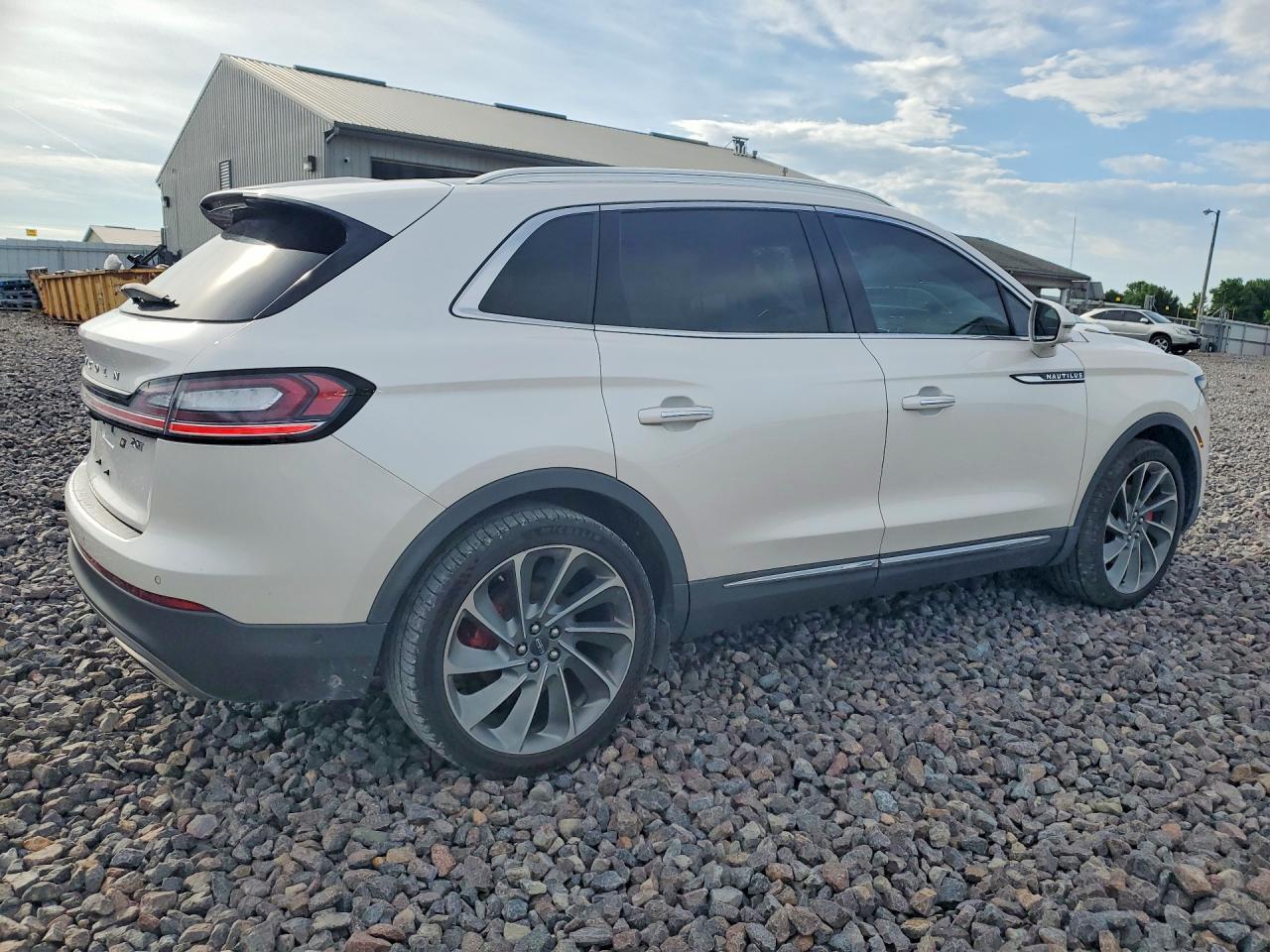 2019 Lincoln Nautilus Reserve - Image 3