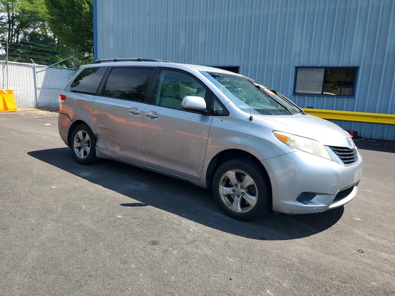2012 Toyota Sienna Le - Фото 4