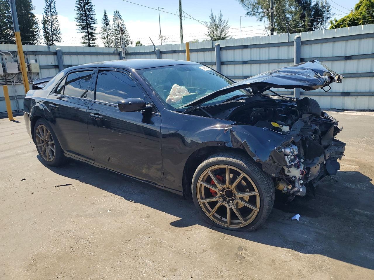 2014 Chrysler 300 - Image 4