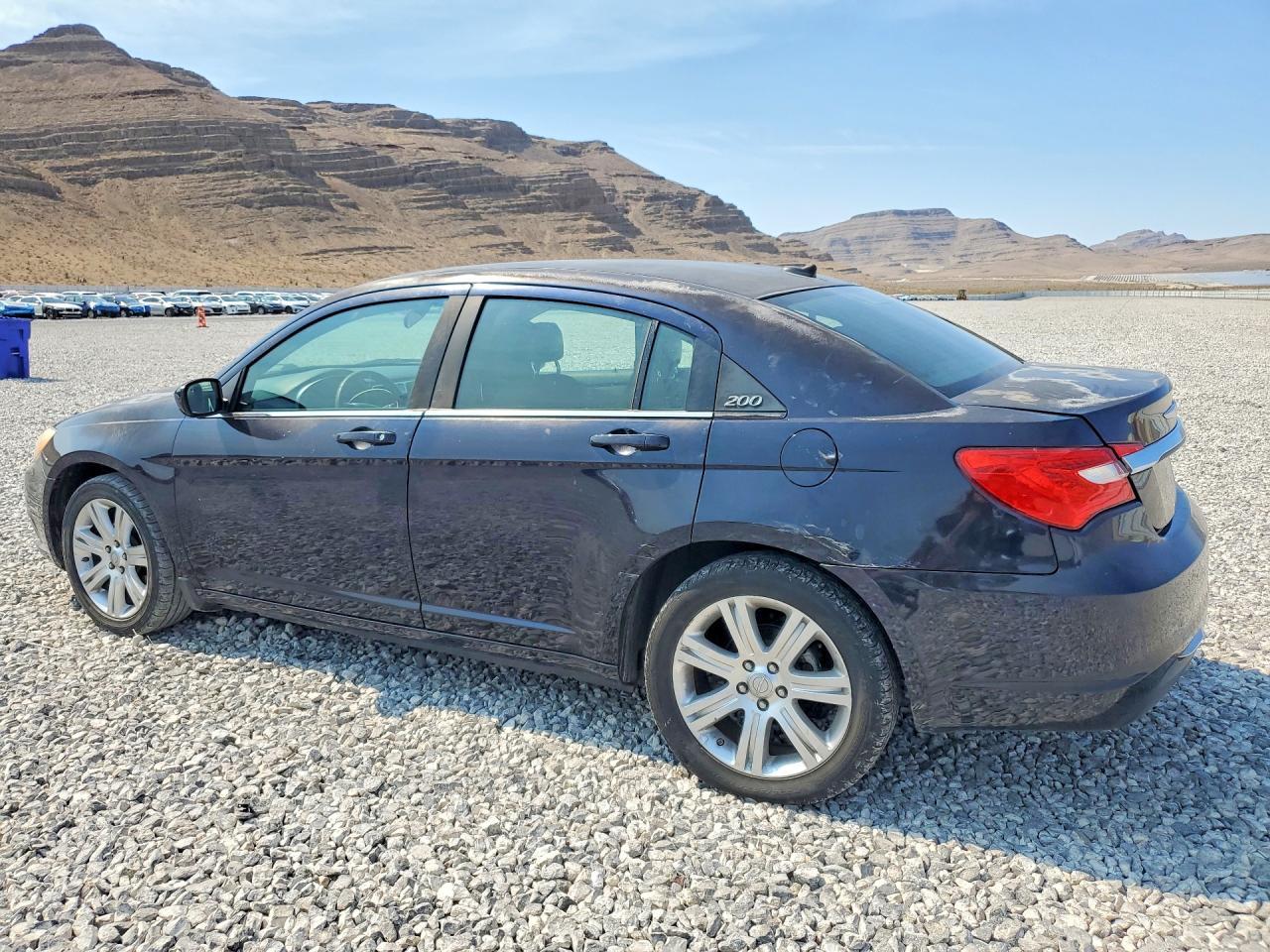 2011 Chrysler 200 Touring - Фото 2