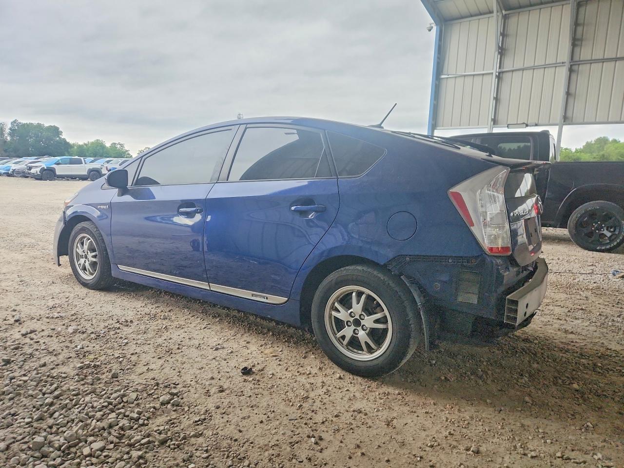 2010 Toyota Prius Iii - Image 2