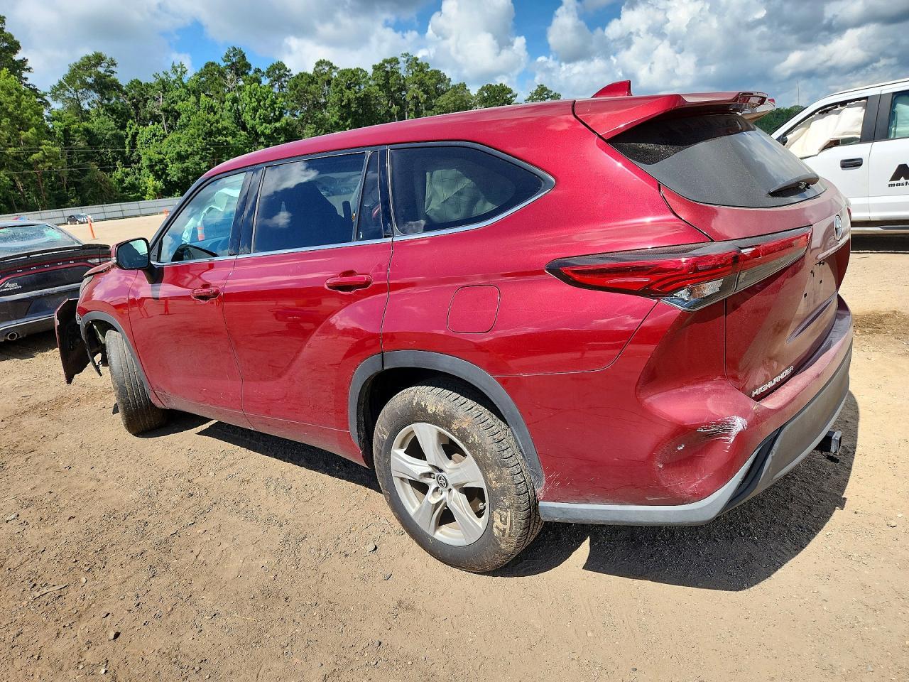 2020 Toyota Highlander Le - Image 2