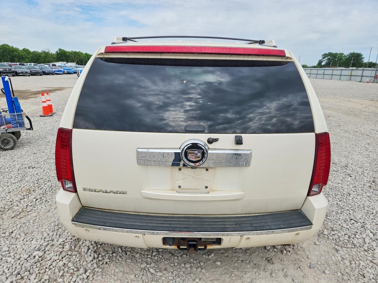 2007 Cadillac Escalade Luxury - Image 6