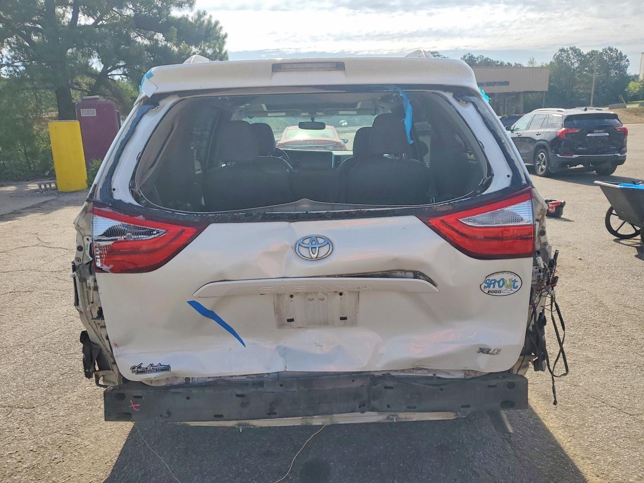 2017 Toyota Sienna Xle 8-Passenger - Фото 6