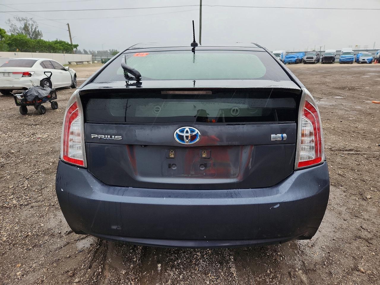2013 Toyota Prius Three - Фото 6