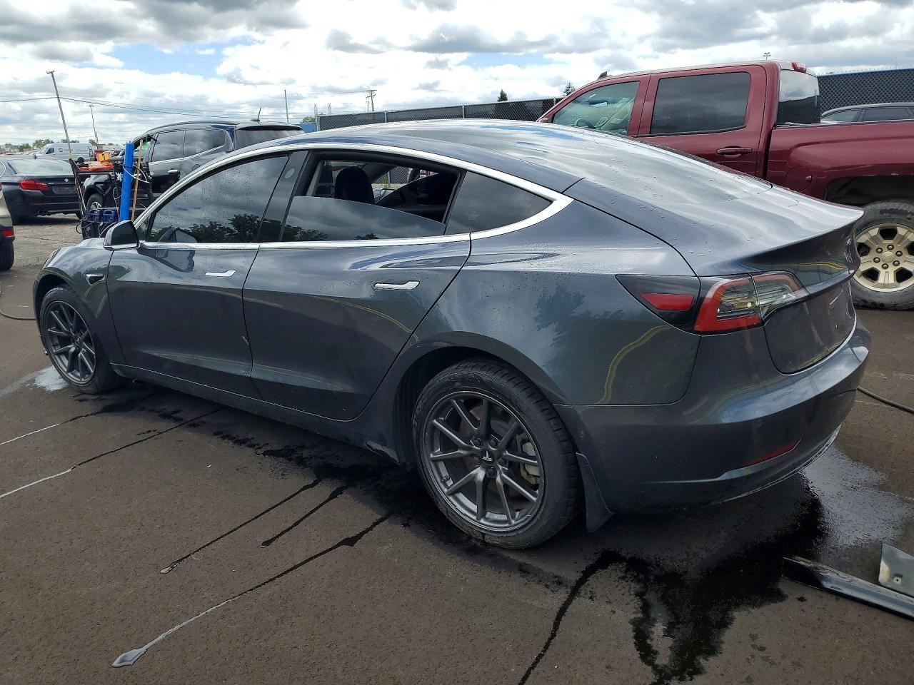 2018 Tesla Model 3 - Фото 2