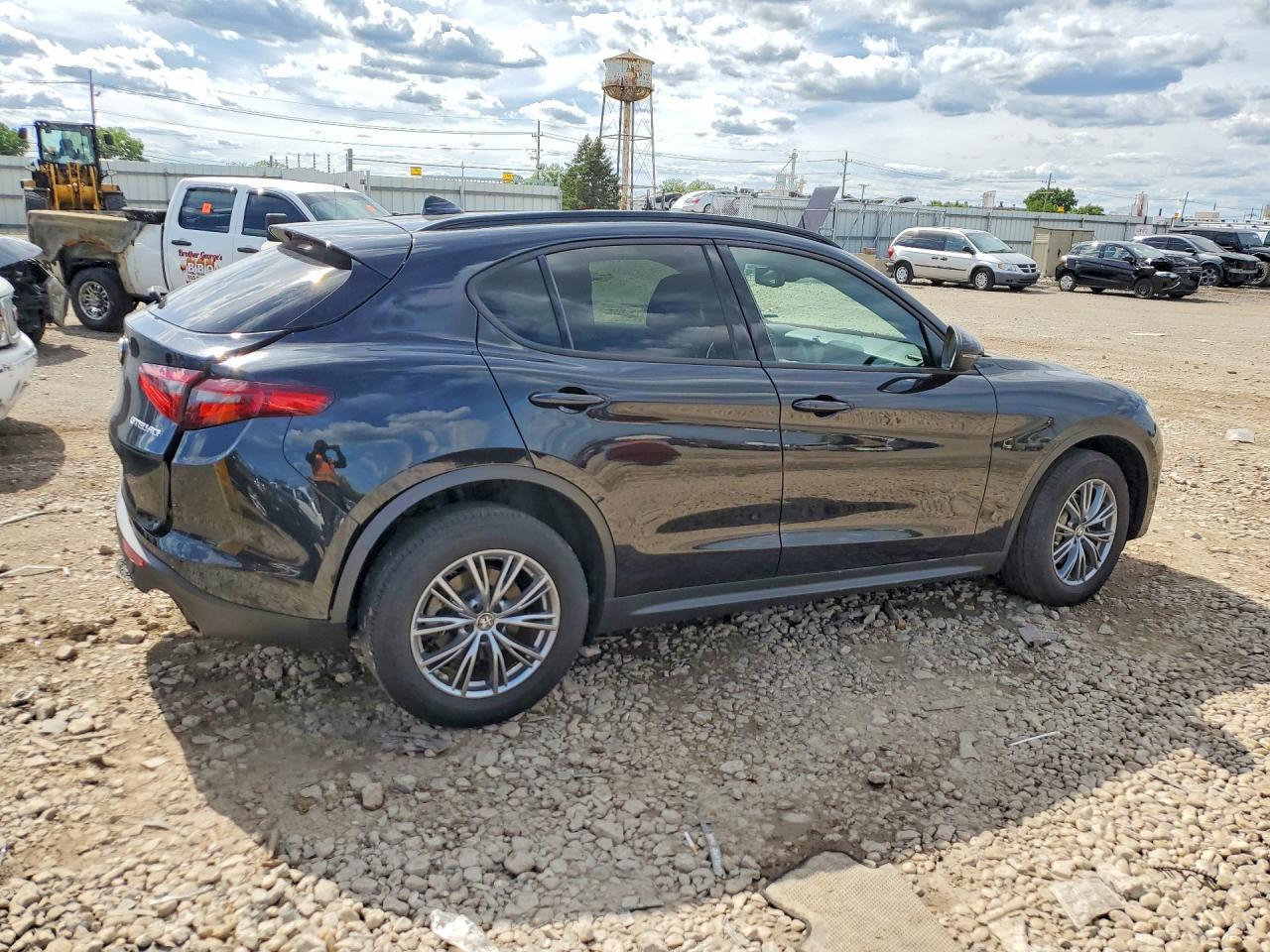 2022 Alfa Romeo Stelvio - Image 3