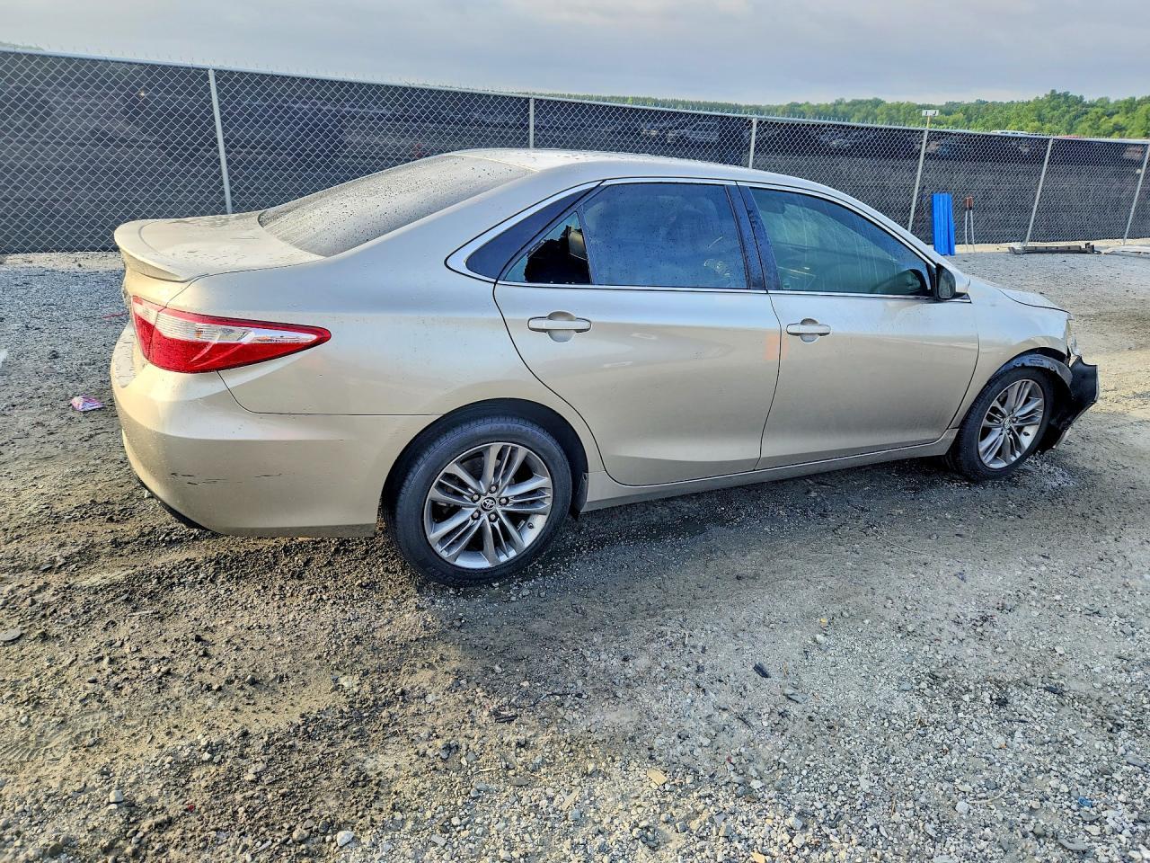 2015 Toyota Camry Se - Image 3