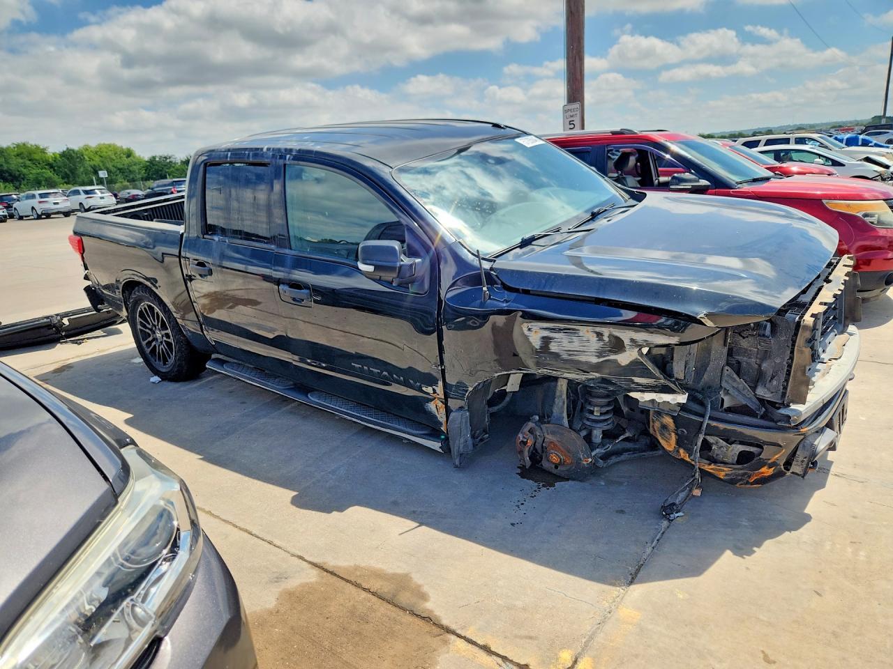 2018 Nissan Titan - Фото 4