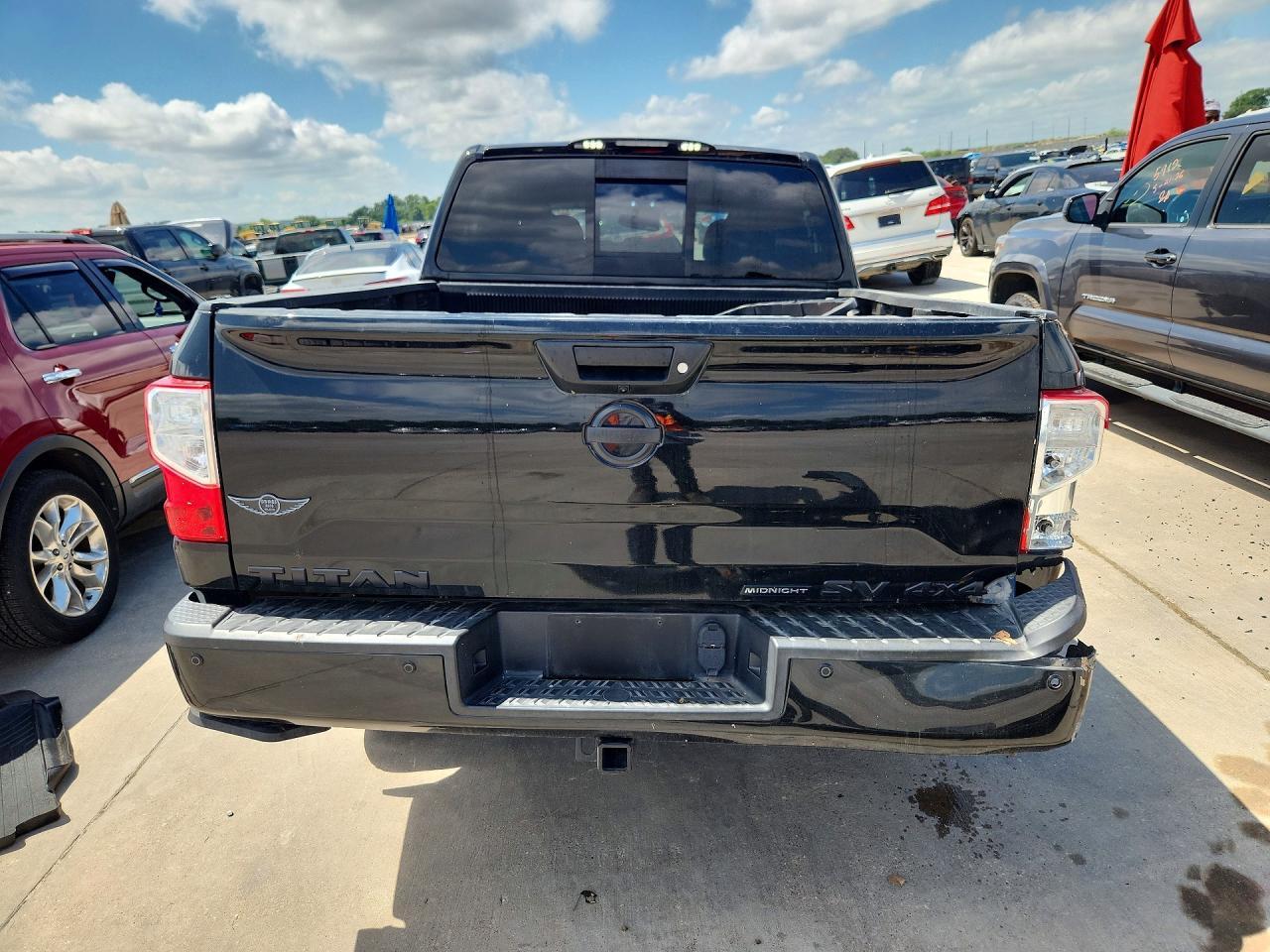2018 Nissan Titan - Фото 6