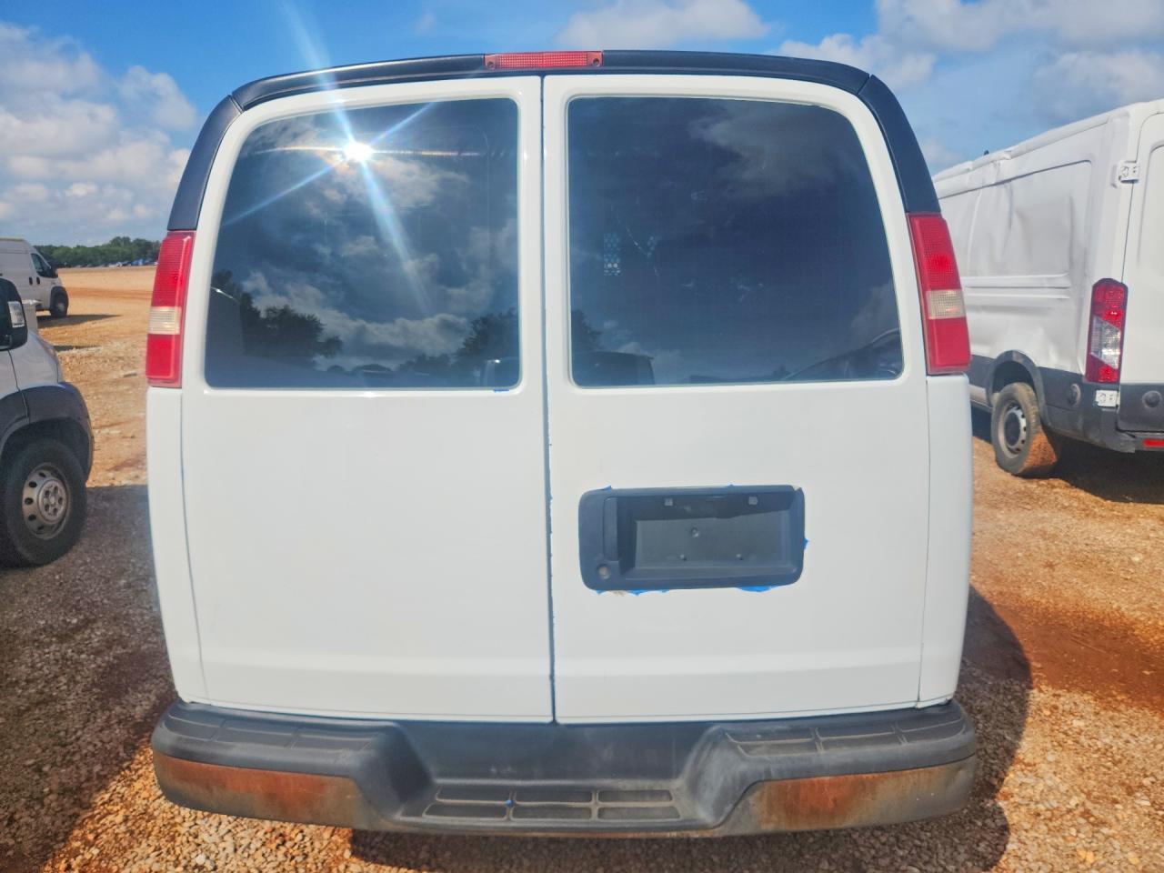 2015 Chevrolet Express G2500 - Фото 6