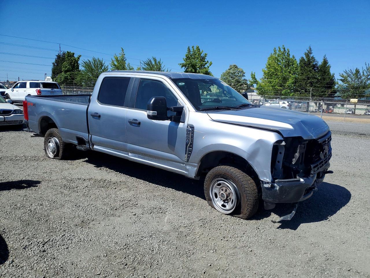 2023 Ford F250 Sd Xl 4Wd 6.8L V8 Crew Cab - Фото 4