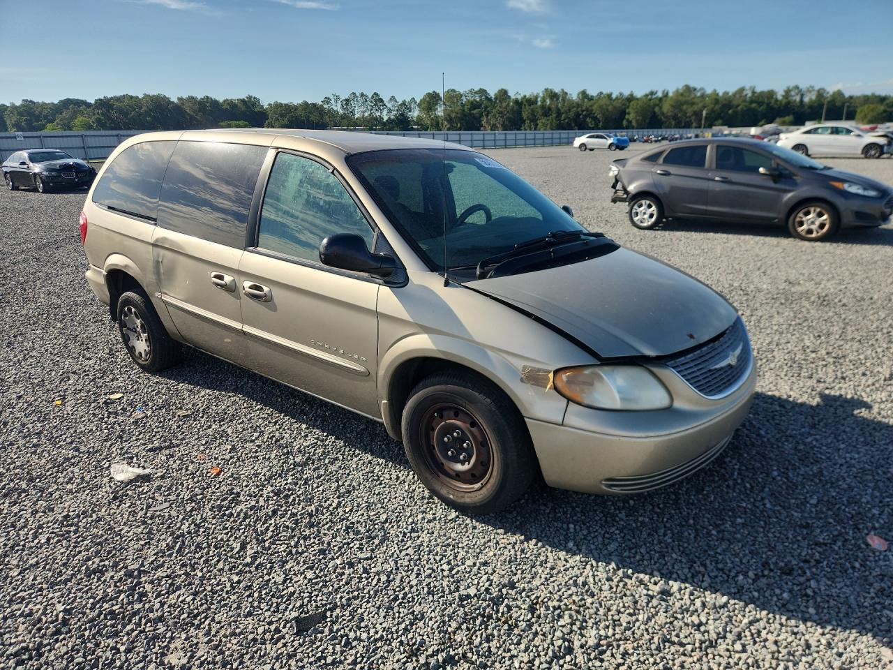 2001 Chrysler Town & Country Lx - Image 4
