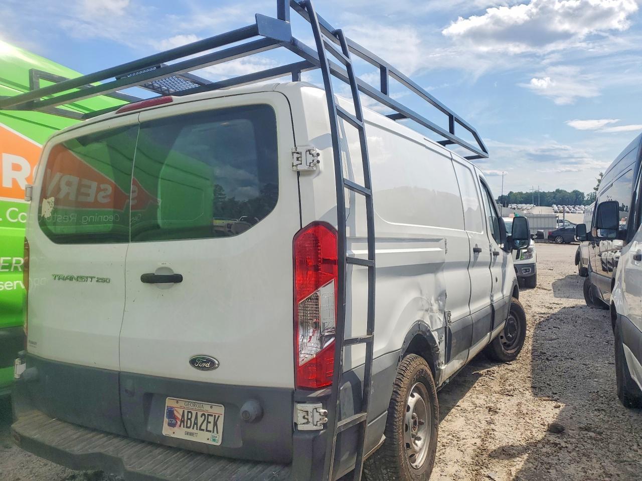 2015 Ford Transit T-250 - Фото 2