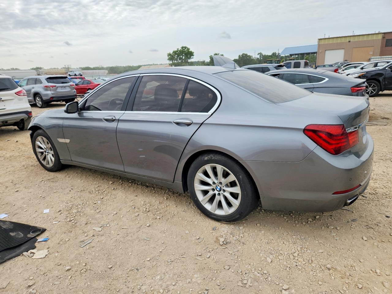 2014 BMW 740 I - Фото 2