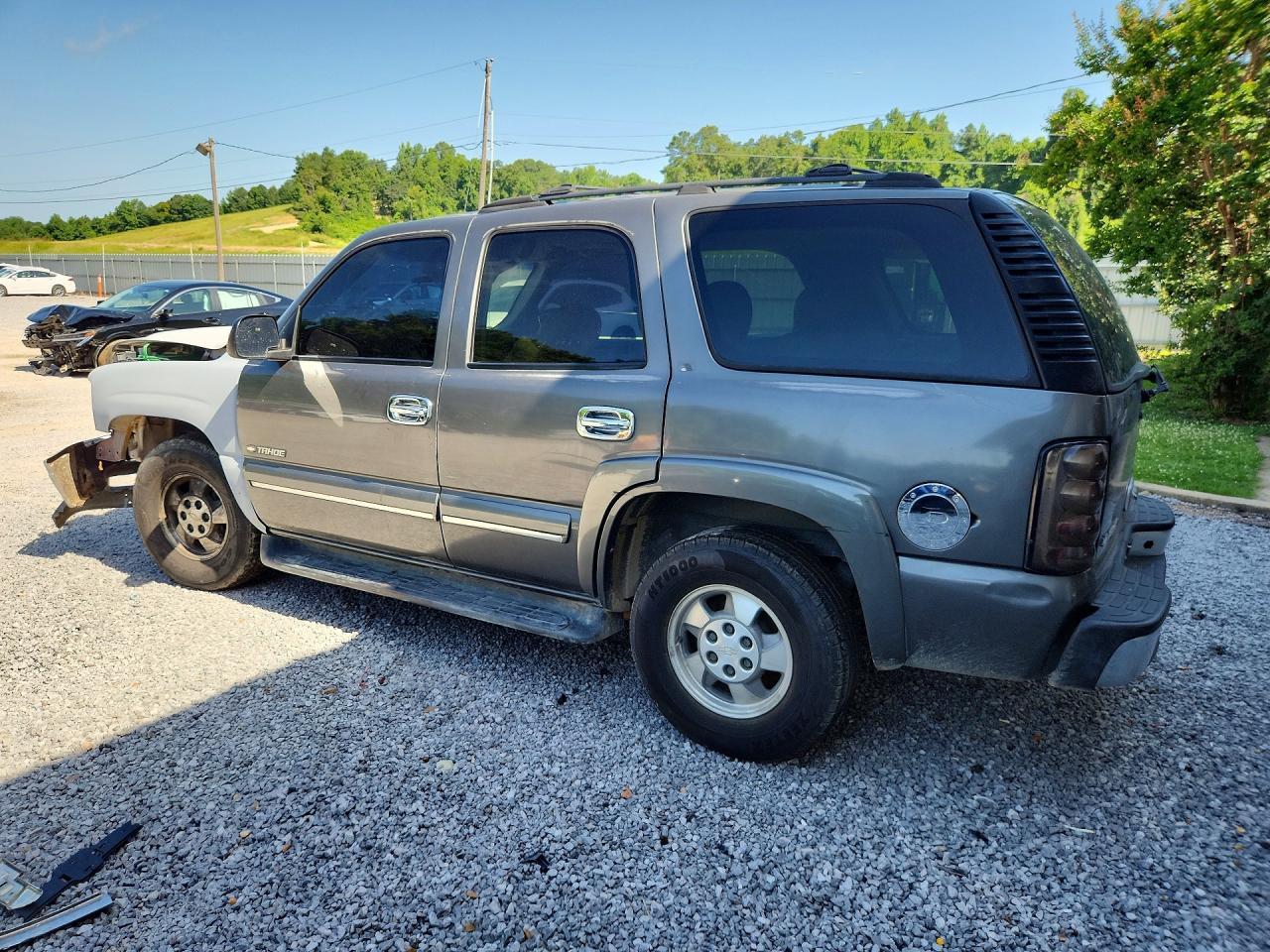 2002 Chevrolet Tahoe K1500 - Image 2