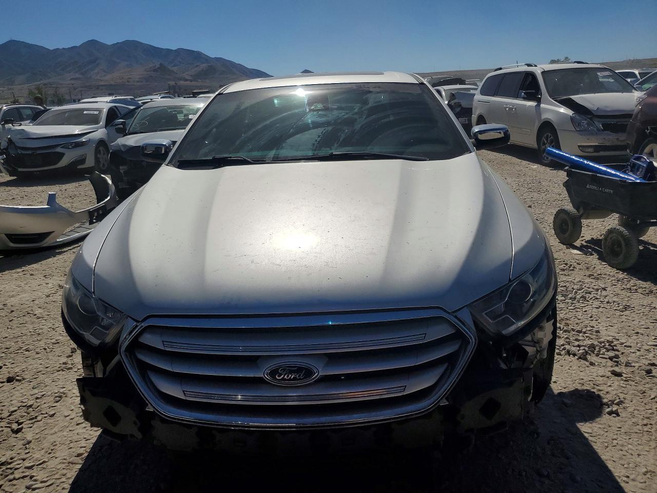 2017 Ford Taurus Limited - Image 5