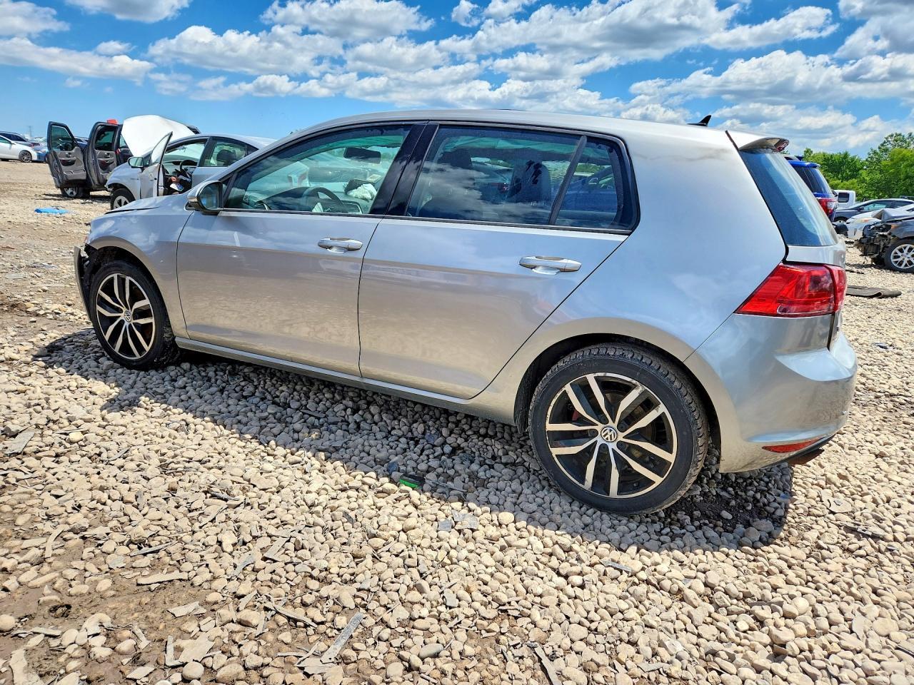2015 Volkswagen Golf - Image 2