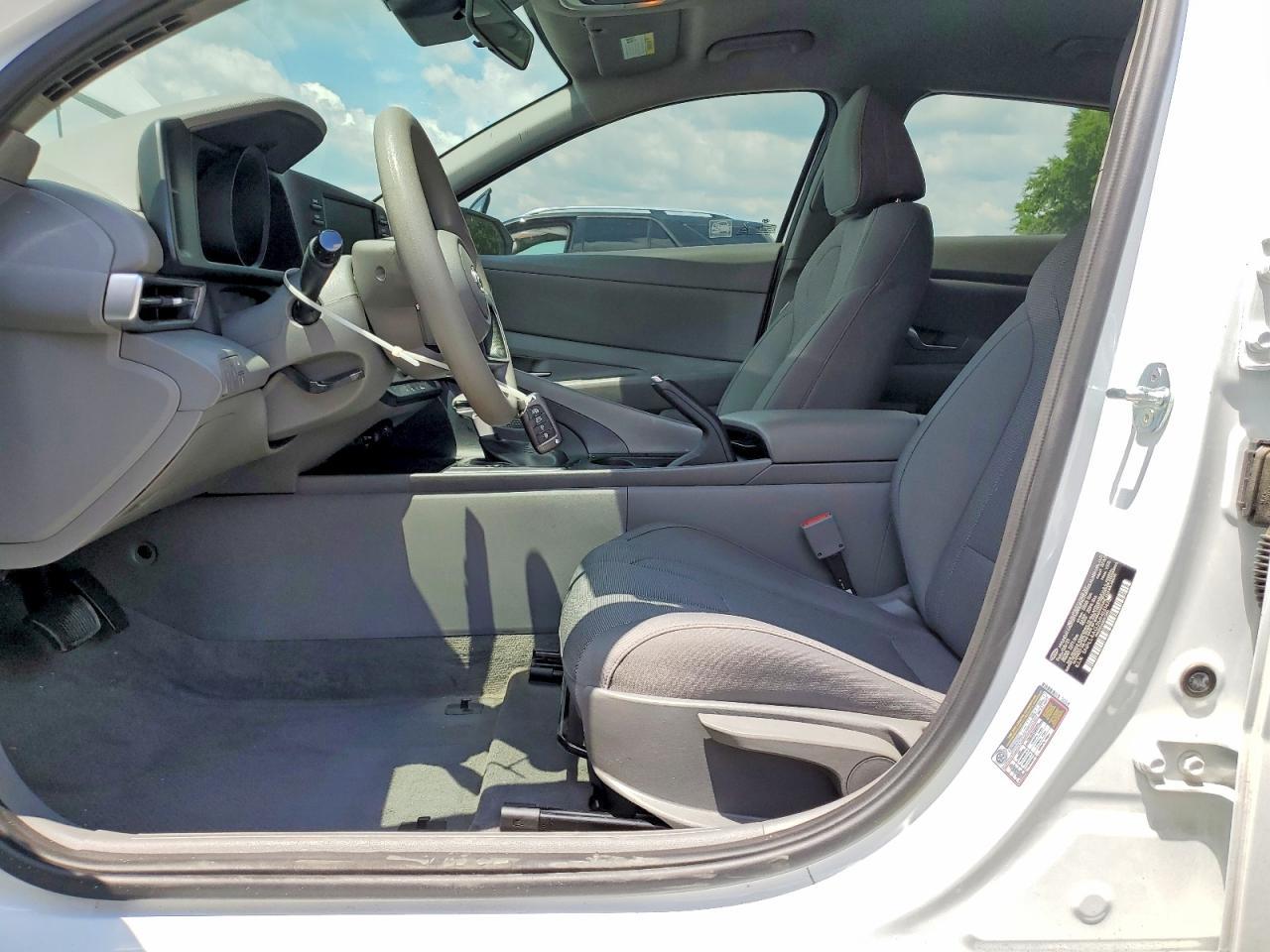 2021 Hyundai Elantra Se - Image 7