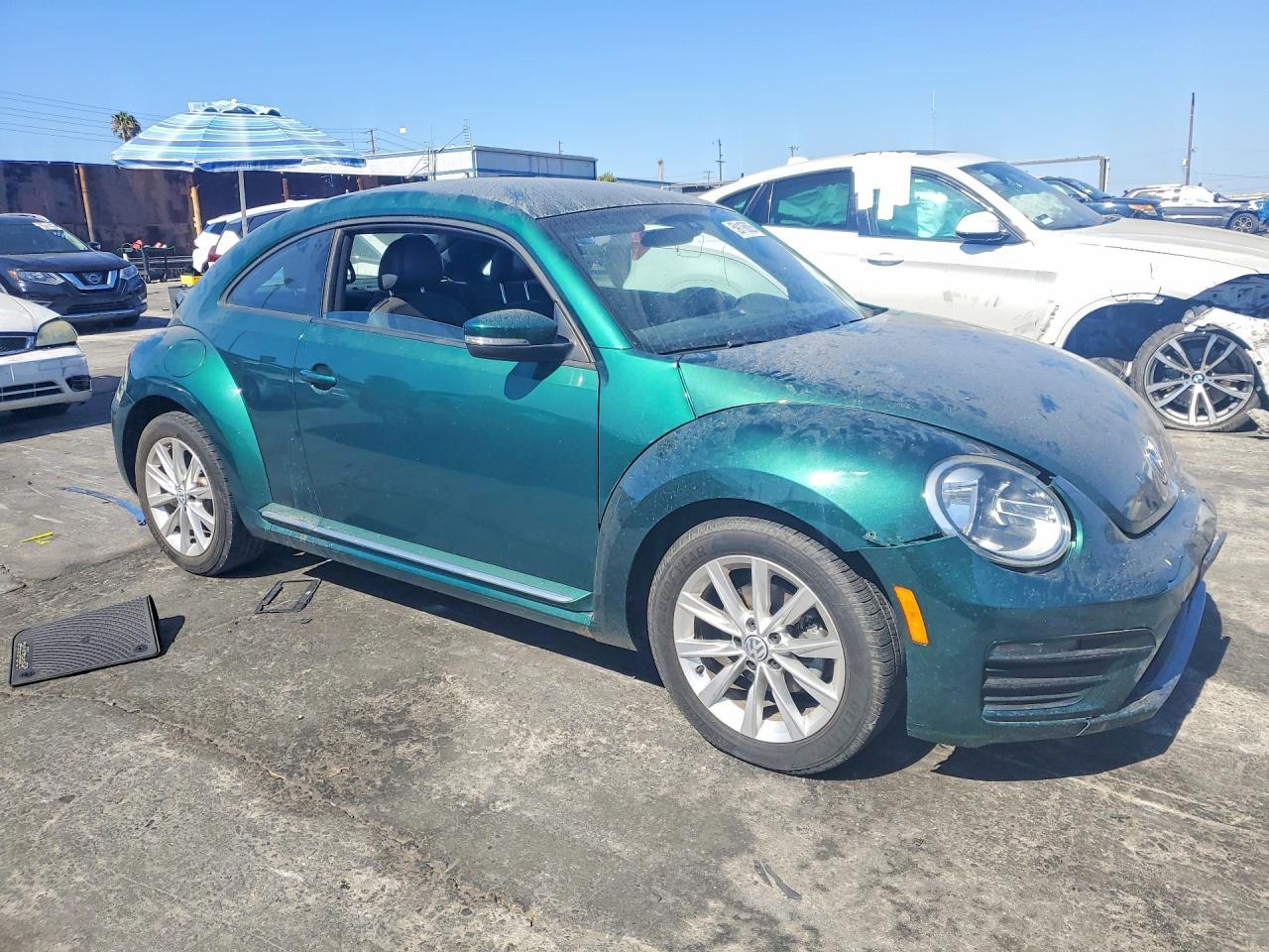 2018 Volkswagen Beetle S - Image 4