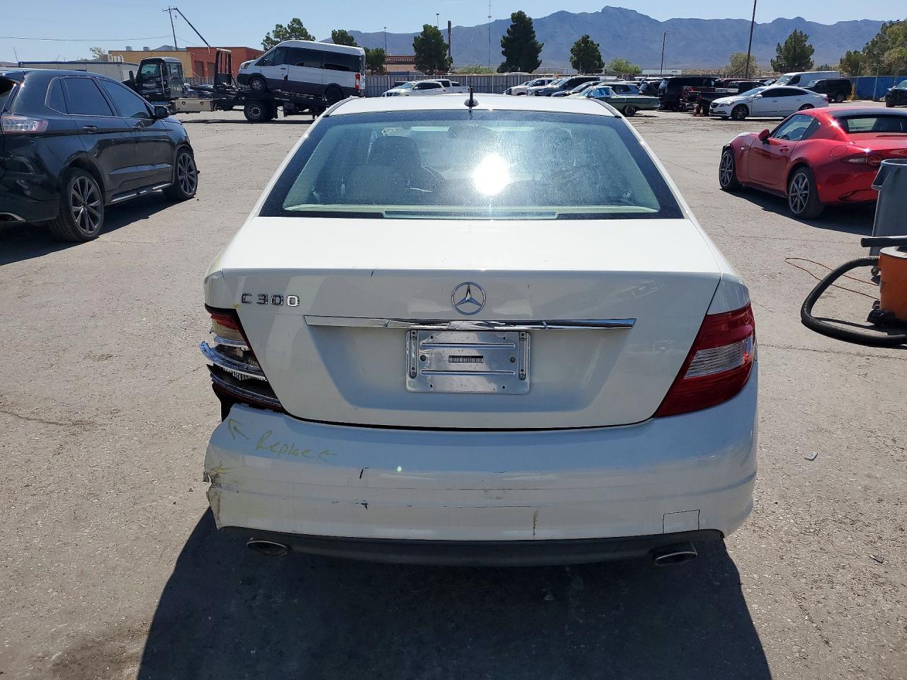 2011 Mercedes-Benz C 300 - Фото 6