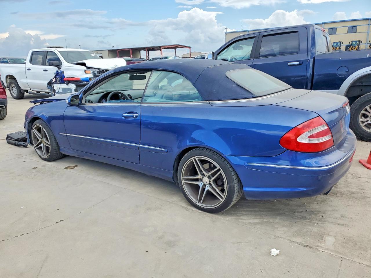 2005 Mercedes-Benz Clk 320 - Image 2