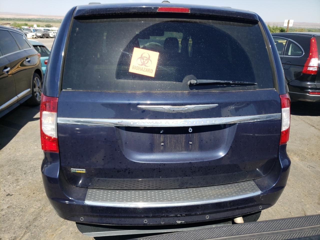 2013 Chrysler Town & Country Touring L - Фото 6