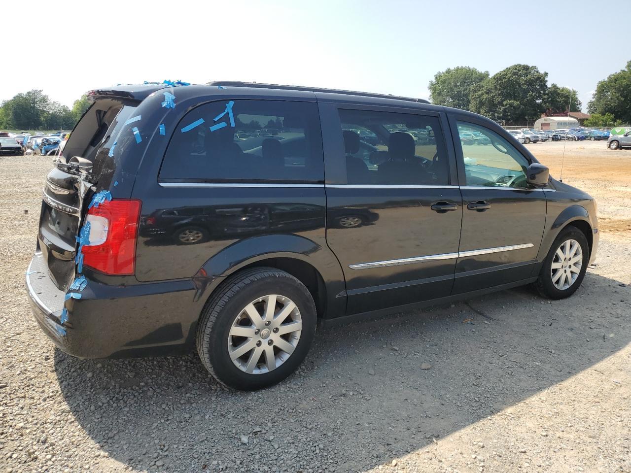 2016 Chrysler Town & Country Touring - Image 3